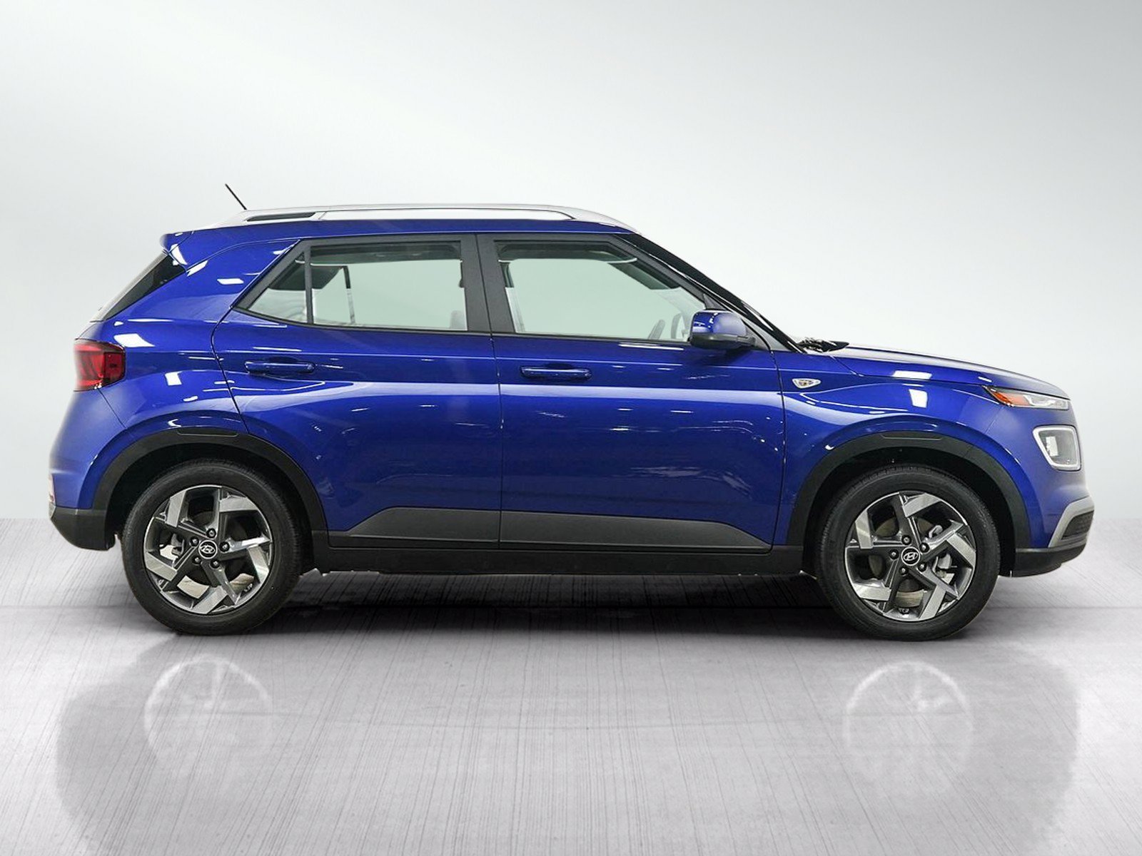 2023 Hyundai Venue SEL - Photo 7