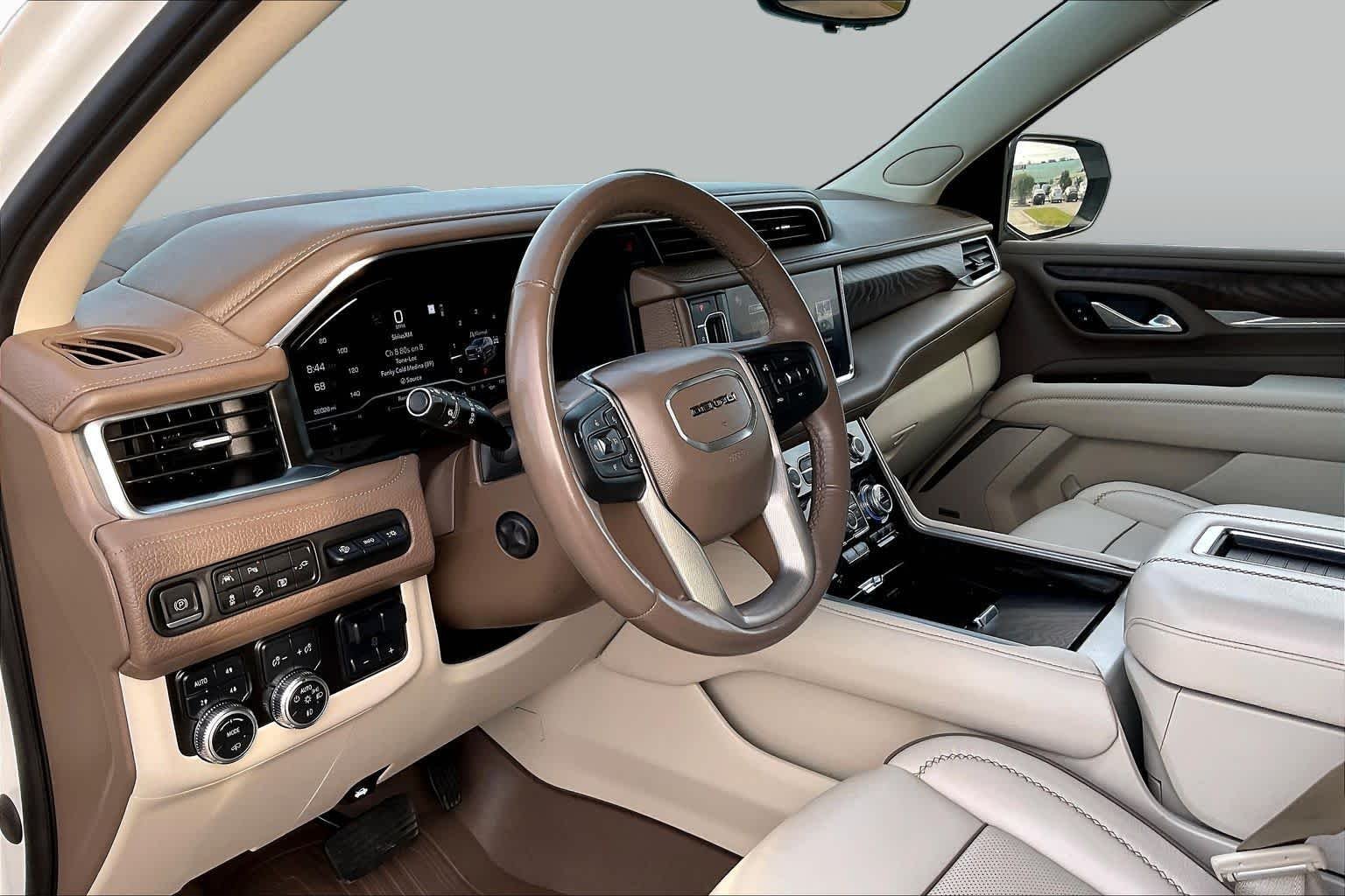 Used 2022 White Frost Tricoat GMC Denali image 18