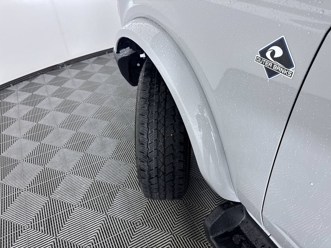 New 2026 Avalanche Gray Ford Outer Banks image 27