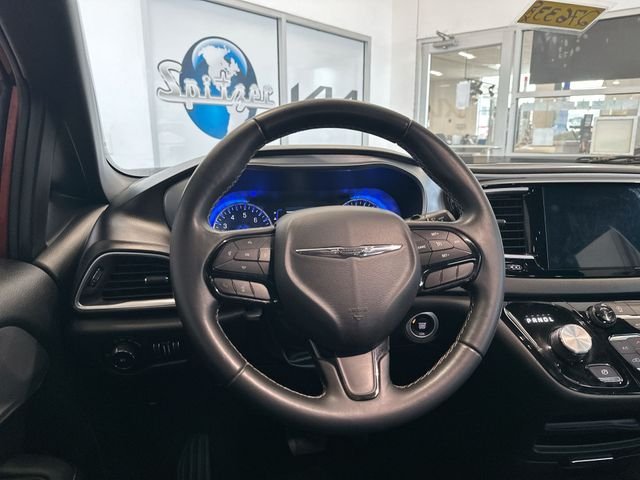 Used 2018 Brown Chrysler Touring Plus image 13