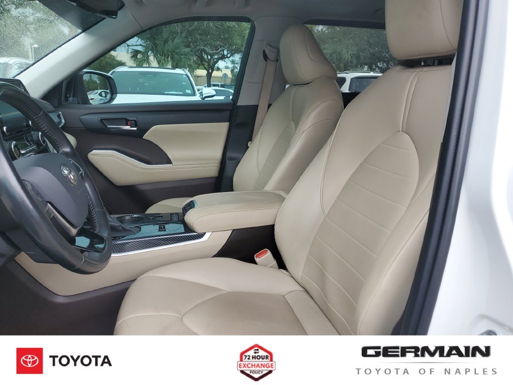 Used 2021 White Toyota XLE image 19