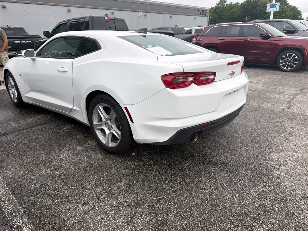 Used 2019 White Chevrolet 1LT image 2