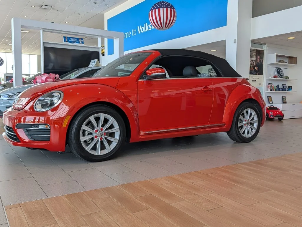 Used 2019 Orange Volkswagen 2.0T SE image 31