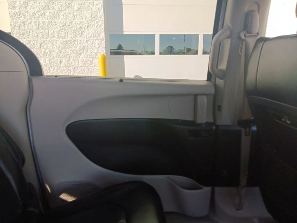 Used 2022 Bright White Clearcoat Chrysler Touring L image 29