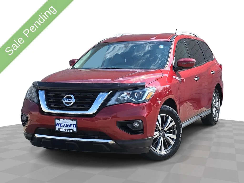2017 Nissan Pathfinder SV 2WD's photo