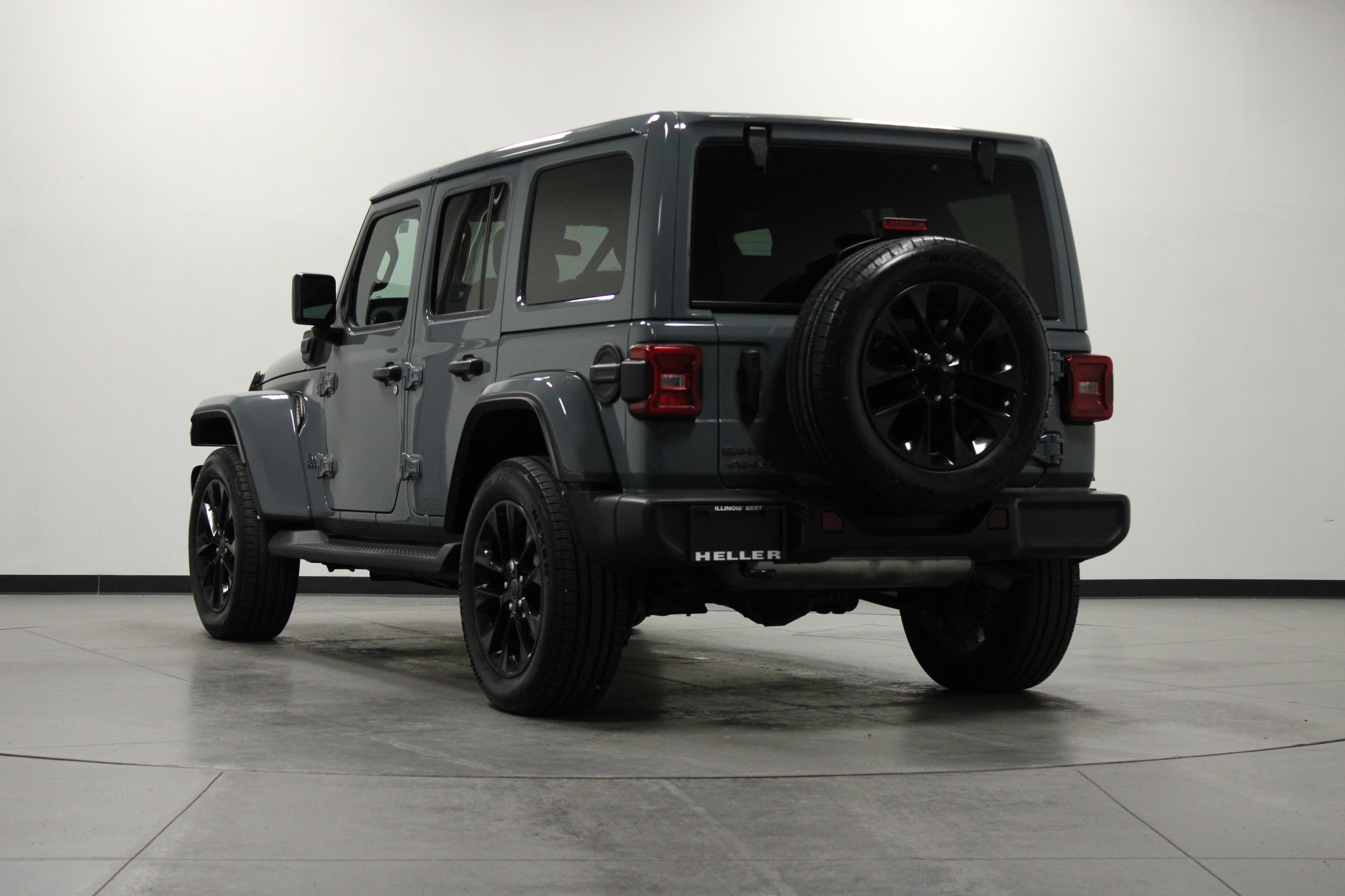 Used 2025 Anvil Clear Coat Jeep Sahara image 6