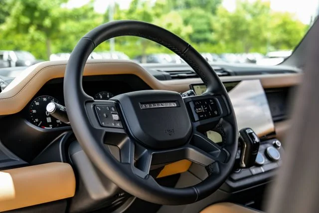 New 2026 Woolstone Green Land Rover X-Dynamic SE image 19