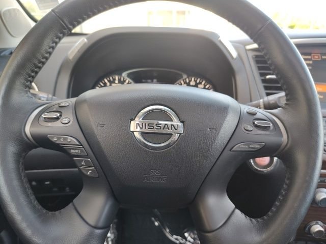 Used 2020 White Nissan Platinum image 16