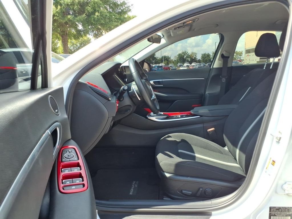 Used 2022 White Hyundai SEL image 14
