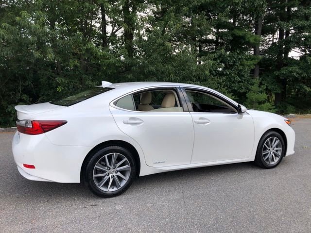 Used 2016 White Pearl Lexus 300h image 5