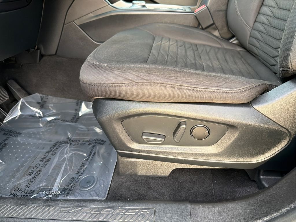 Used 2020 Agate Black Metallic Ford XLT image 19