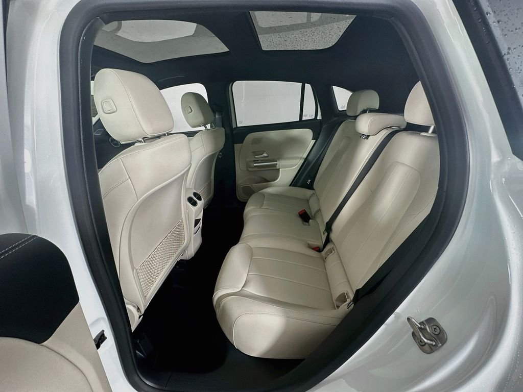 New 2026 Polar White Mercedes-Benz GLA 250 image 24