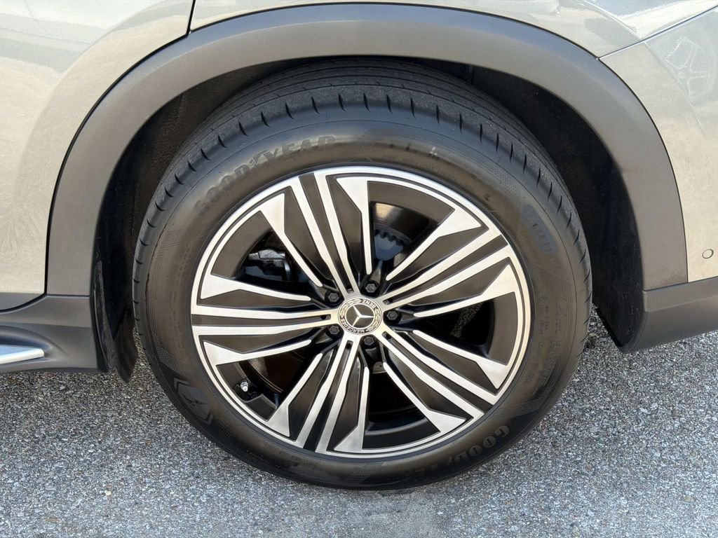 Certified Used 2023  Mercedes-Benz 450 image 4