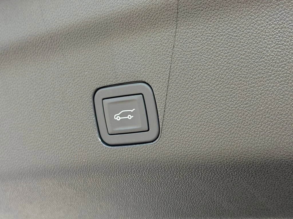 2026 GMC Yukon Denali - Photo 15