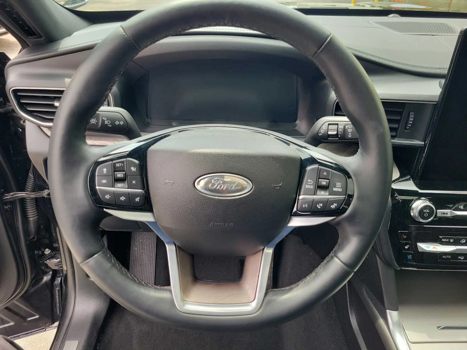 Used 2023 Black Ford Platinum image 22