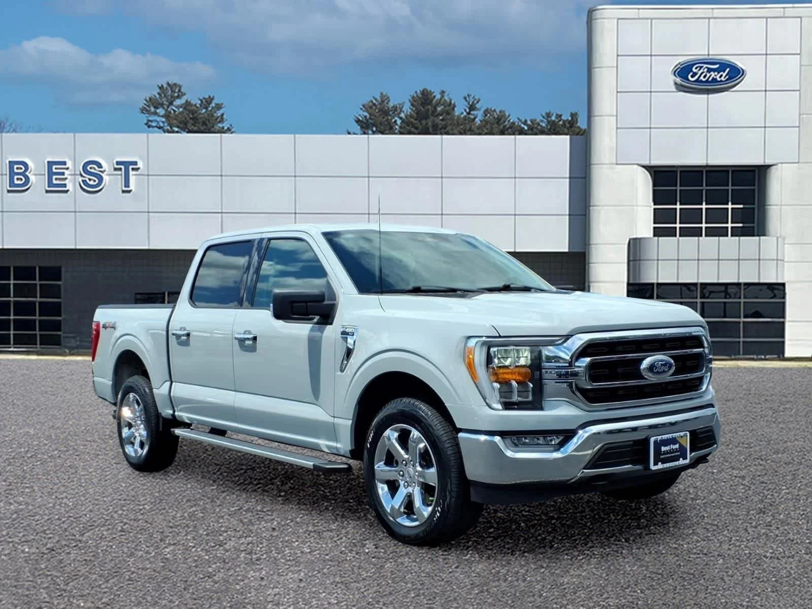 Used 2023 Avalanche Gray Ford XLT image 9