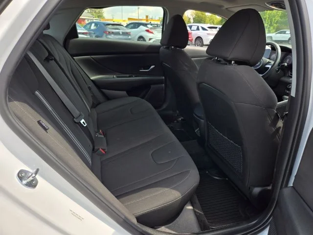 Used 2025 White Hyundai SEL Convenience image 19