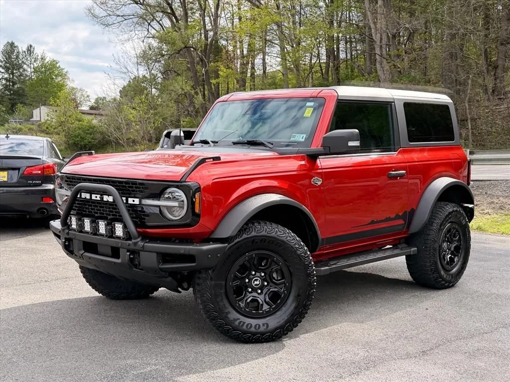 Used 2022 Red Ford Wildtrak image 2