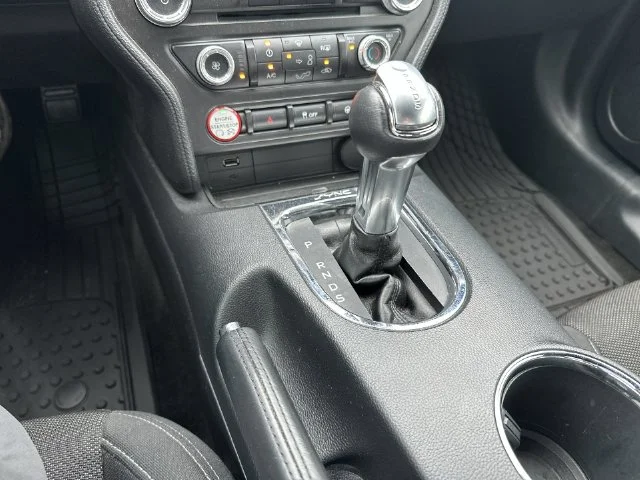 Used 2016 White Ford V6 image 20