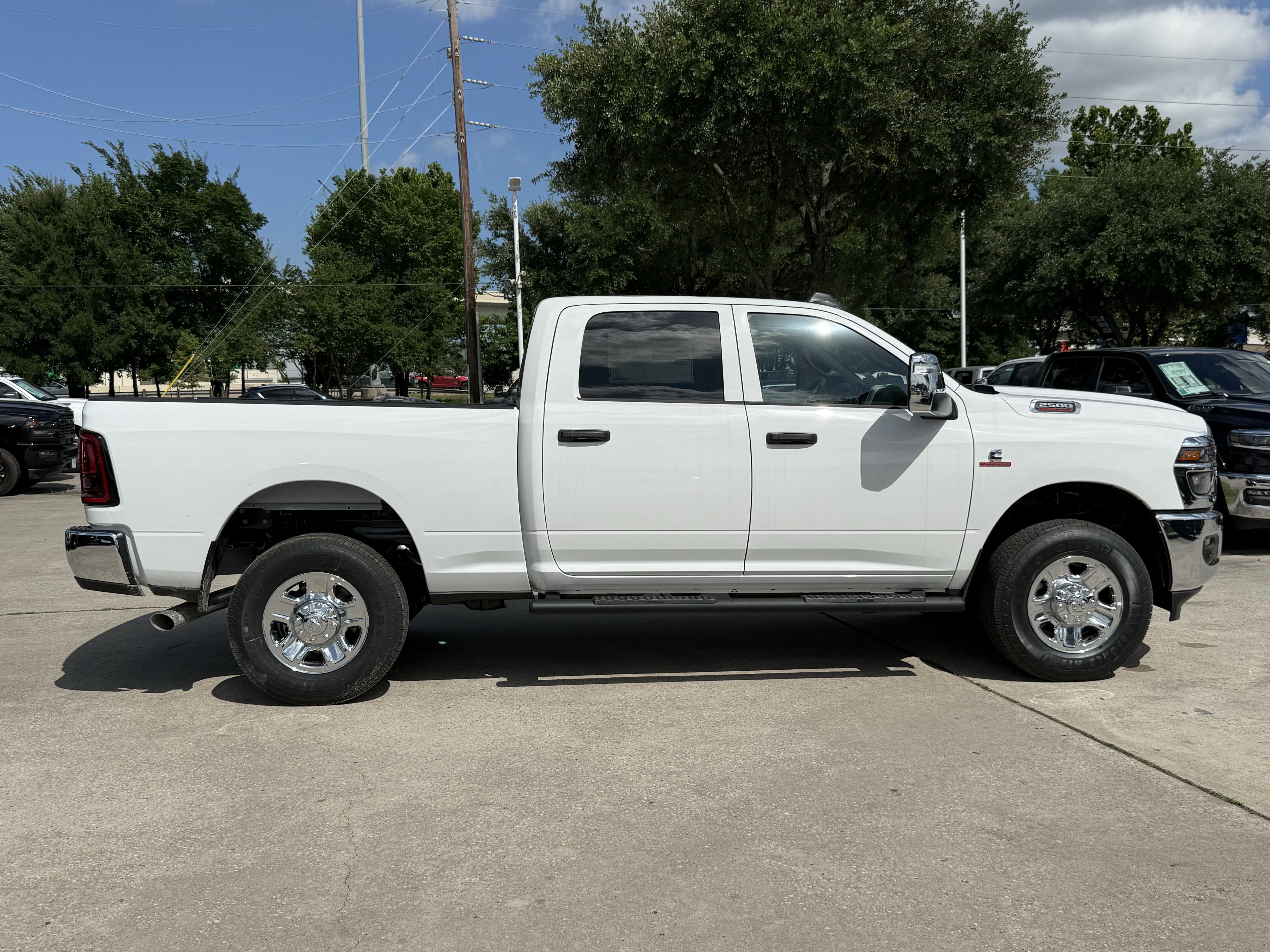 New 2026 Bright White Clear-Coat Exterior Paint RAM Tradesman image 3