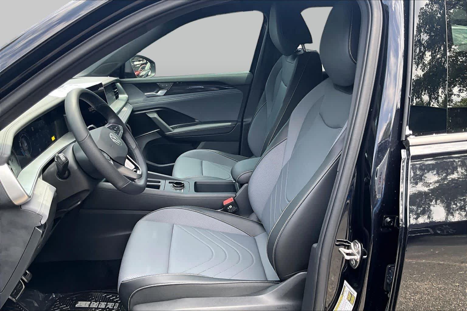 New 2026 Deep Black Pear Volkswagen 2.0T SE R-Line Black image 9
