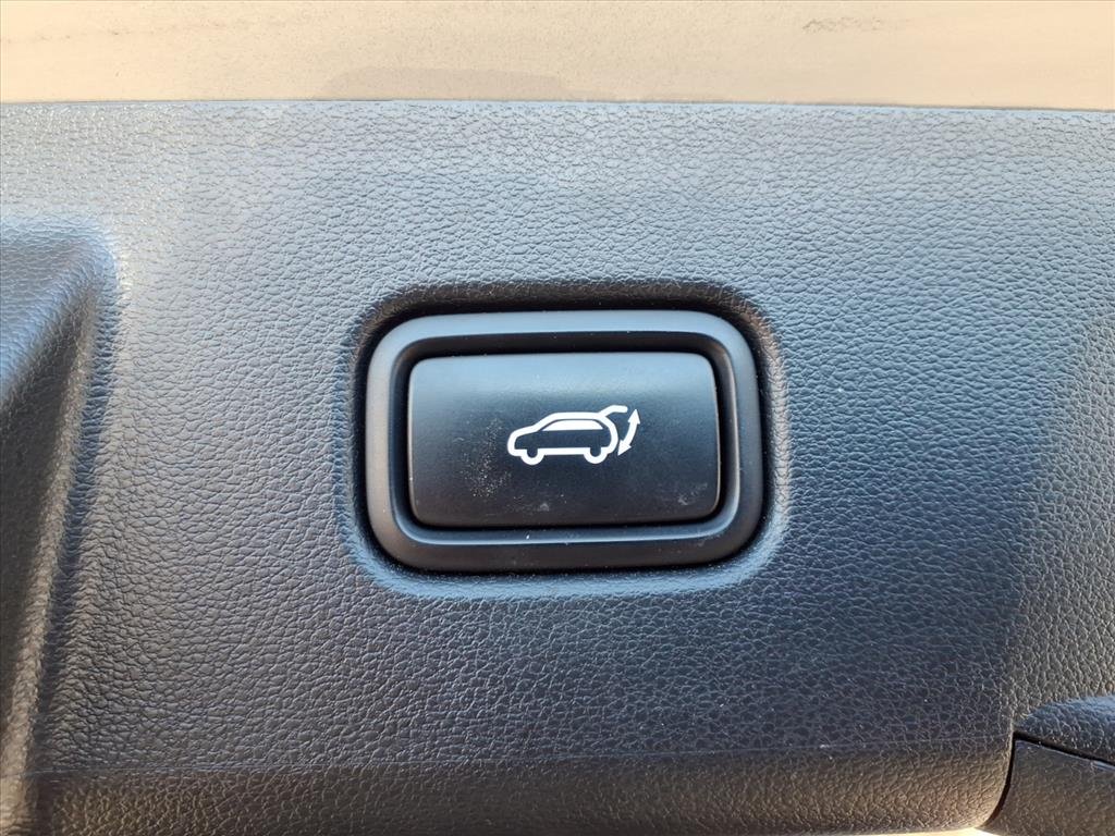 Used 2023 Shimmering Silver Metallic Hyundai SEL image 12