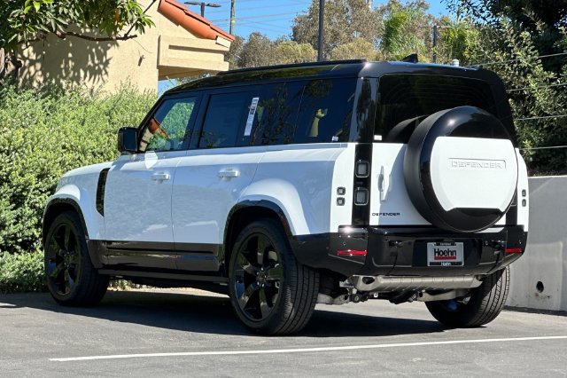 New 2026 Fuji White Land Rover X-Dynamic SE image 3