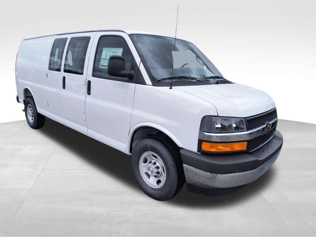 2026 Chevrolet Express 3500 Extended Work Van's photo