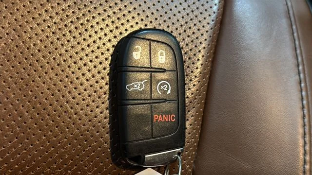 Used 2015 Brilliant Black Crystal Pearlcoat Jeep Summit image 44