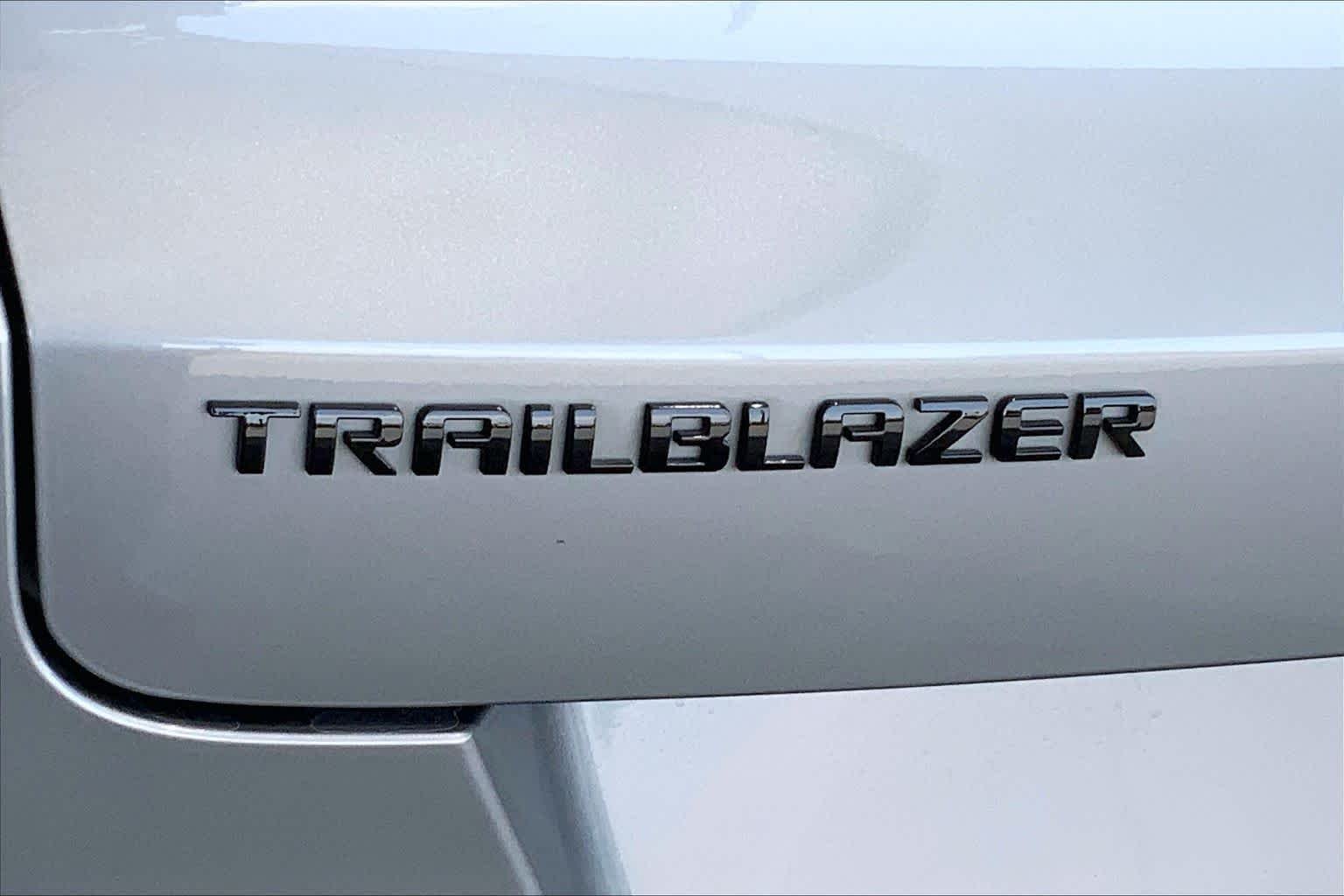 Used 2025 Sterling Gray Metallic Chevrolet RS image 10