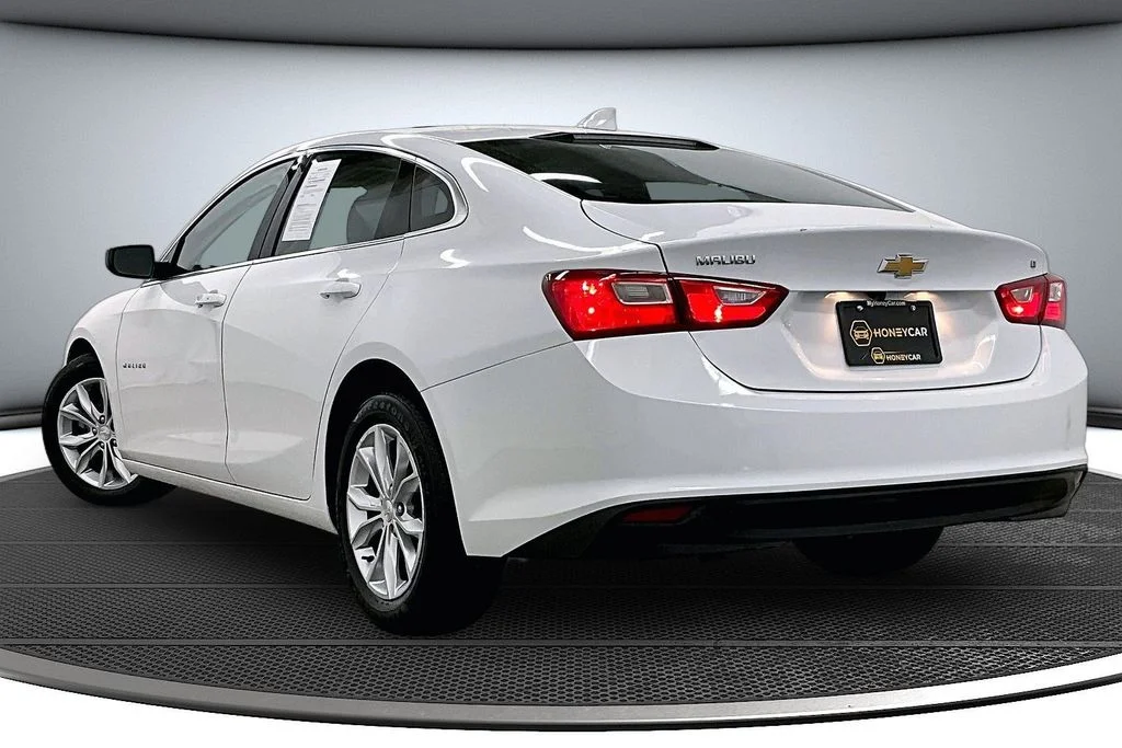 Used 2023 White Chevrolet LT image 4