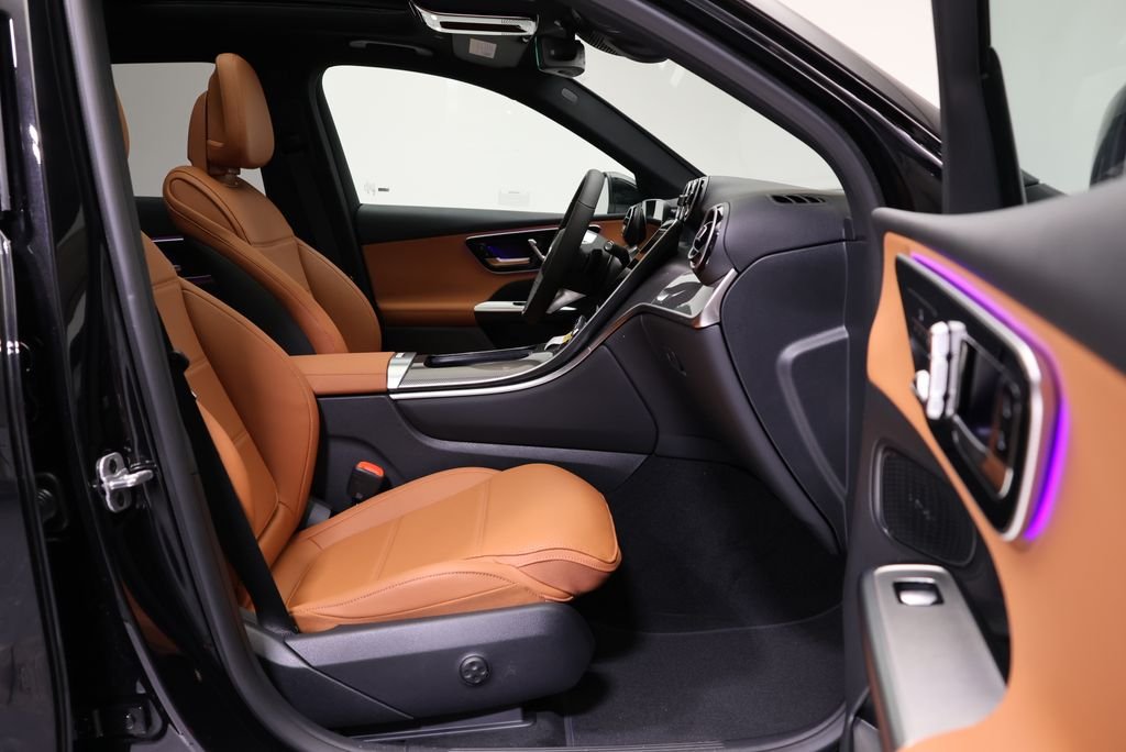 Used 2026 Obsidian Black Metallic Mercedes-Benz GLC 300 image 47