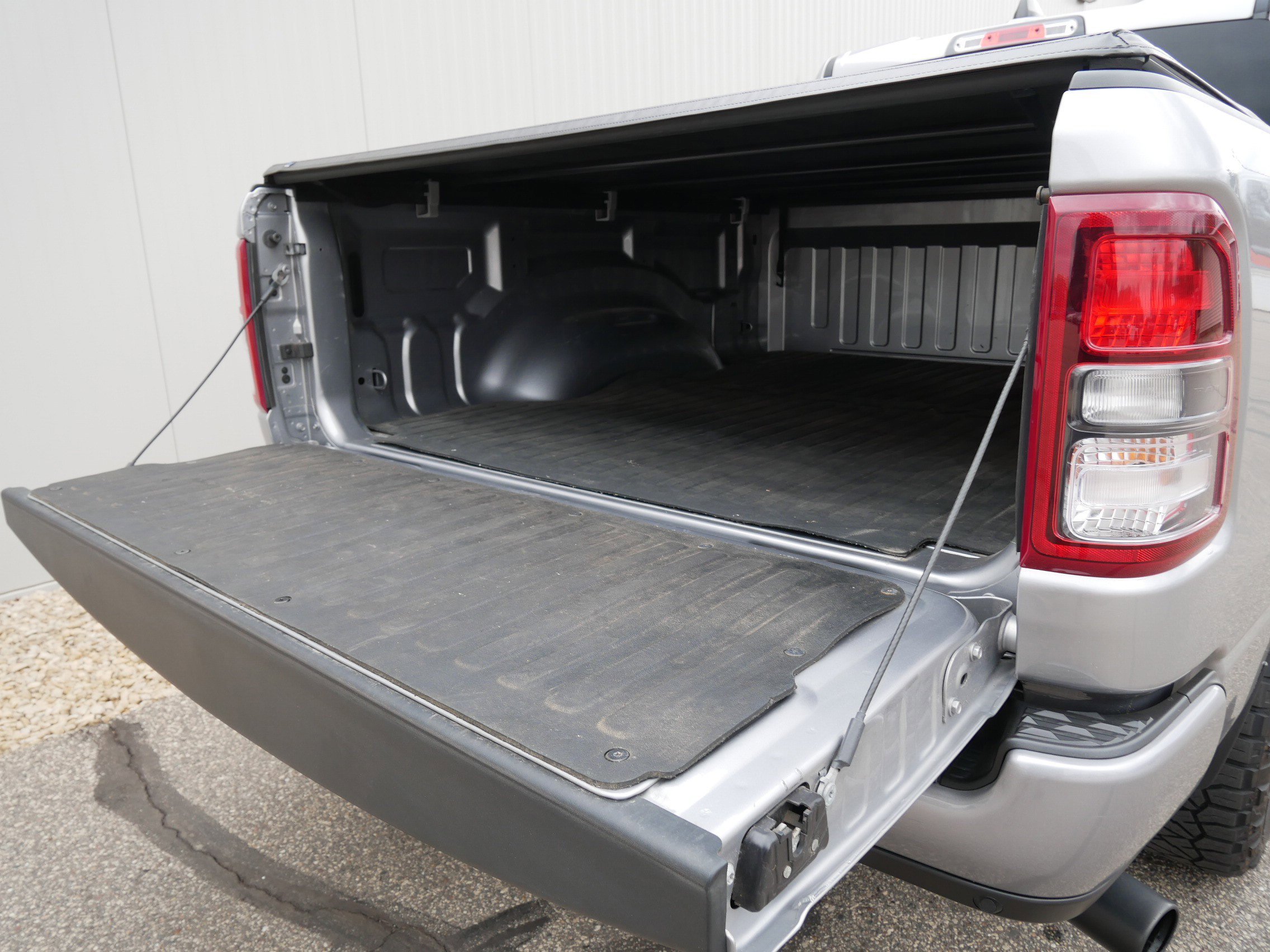Certified Used 2022 Billet Silver Metallic Clearcoat Ram Big Horn image 12