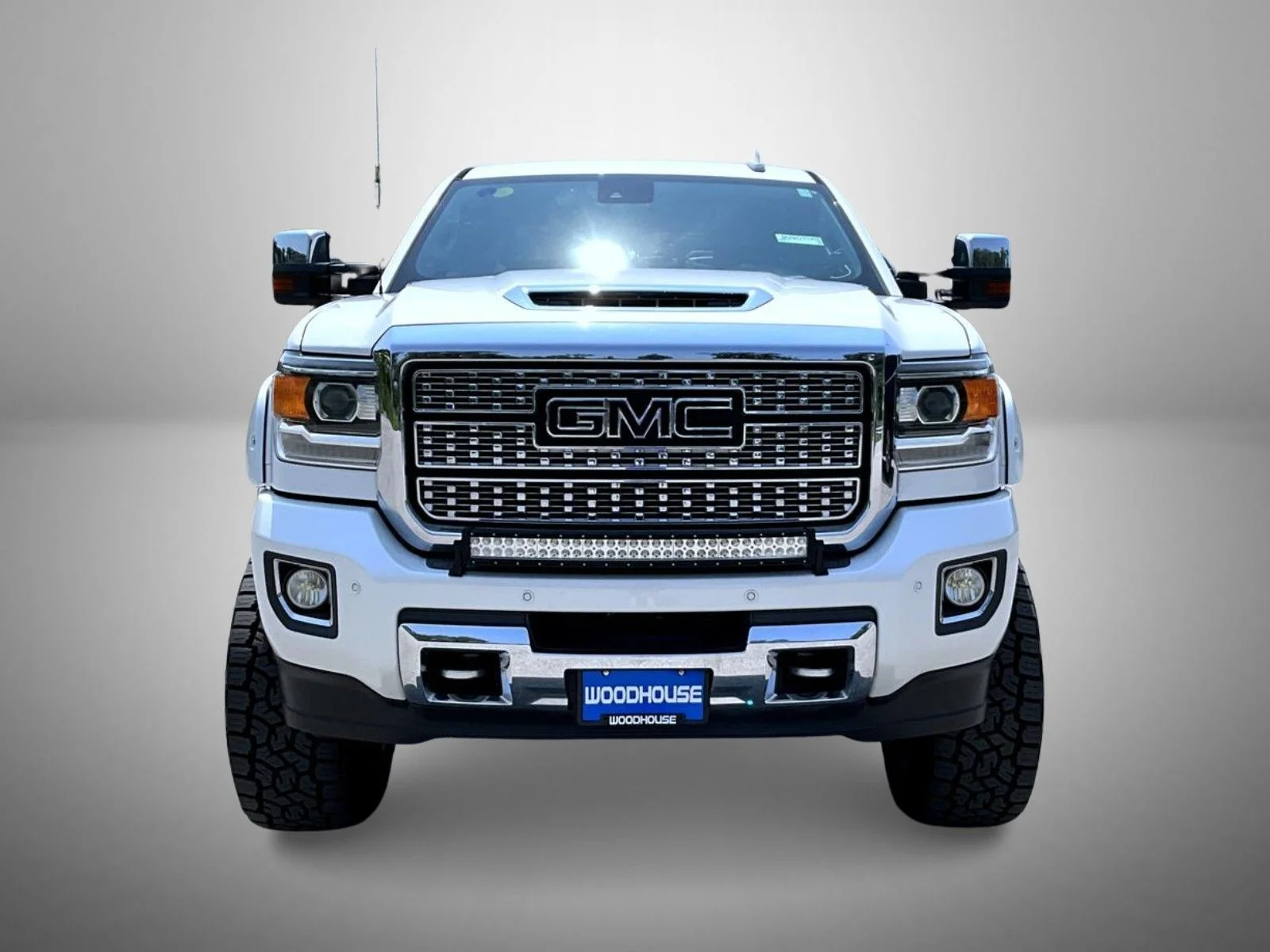 Used 2018 White GMC Denali image 2