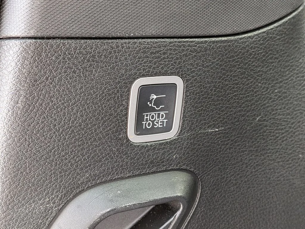 Used 2022 White Jeep Series III image 9