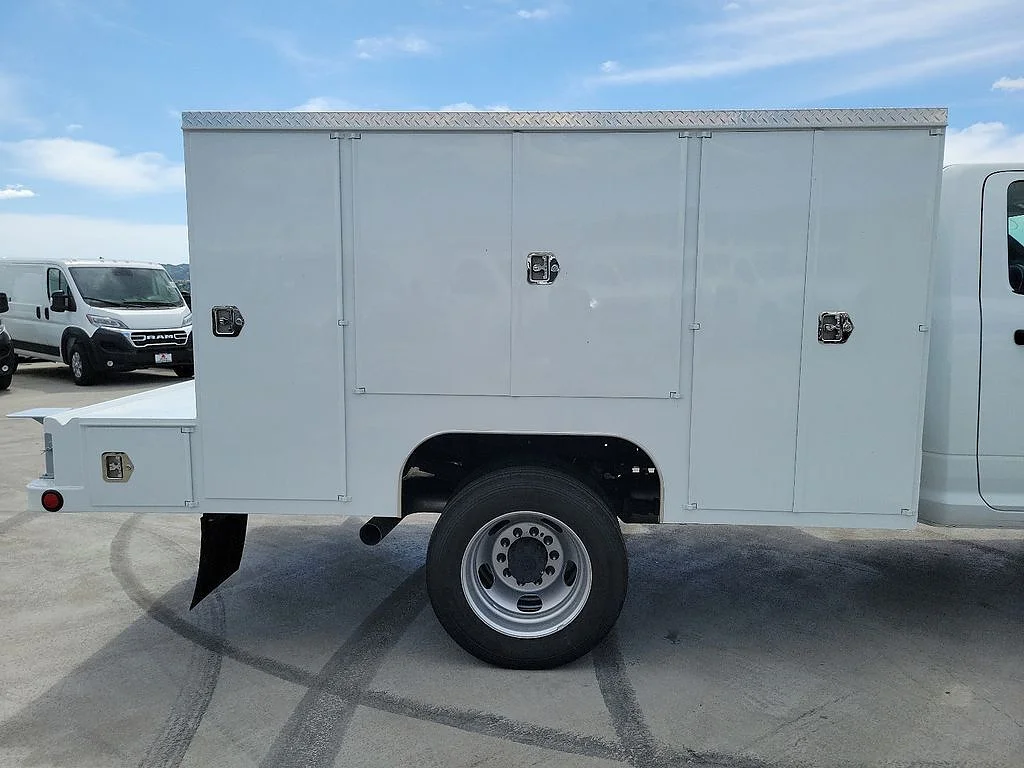 New 2024 Bright White Clearcoat RAM Tradesman/SLT image 13
