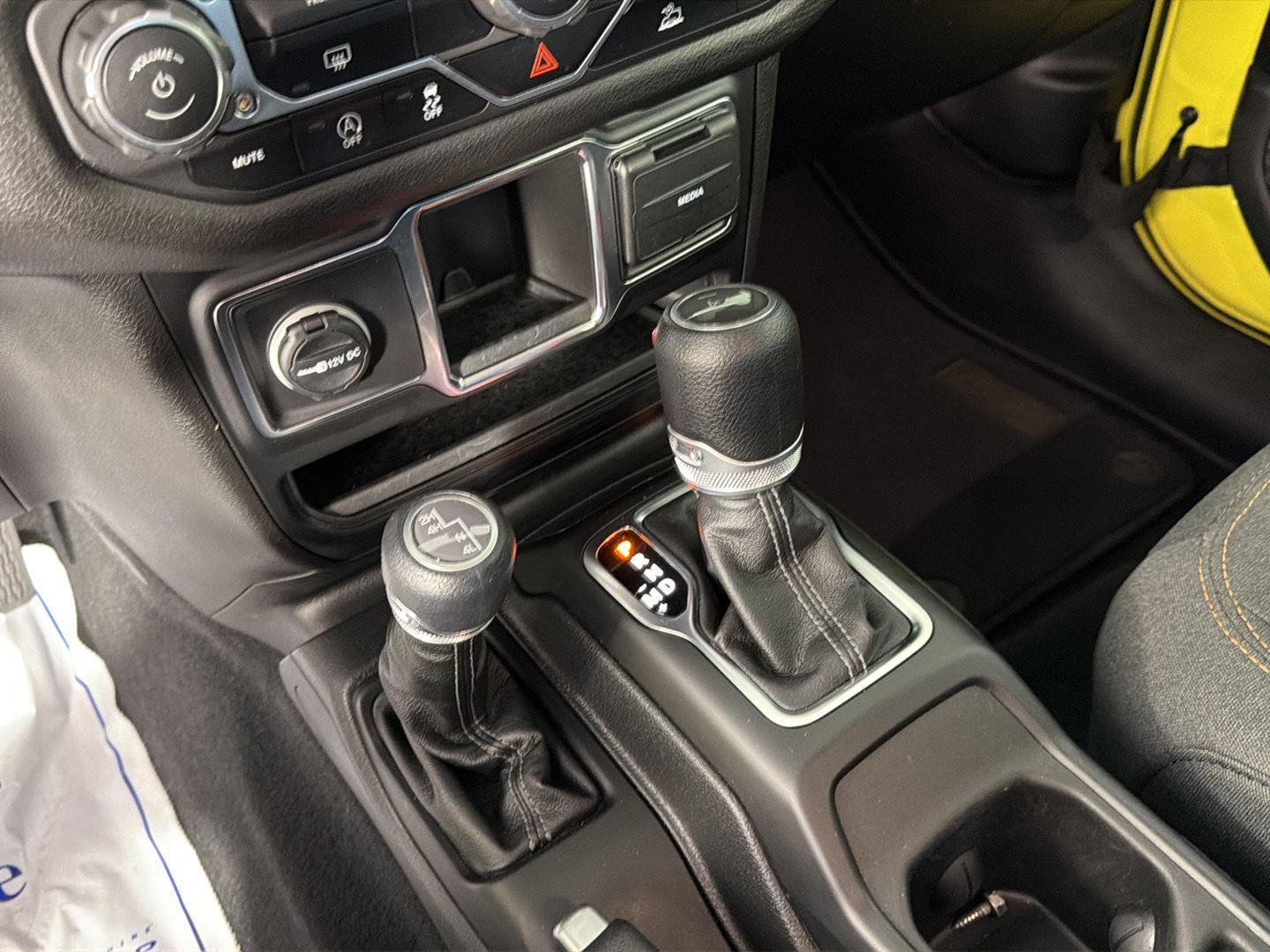 Used 2024 High Velocity Clearcoat Jeep Sport image 34