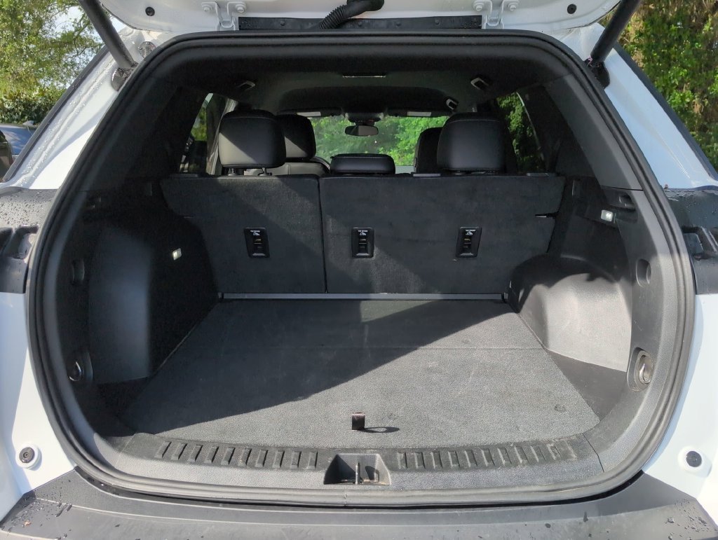 Used 2026 White Chevrolet LT image 29