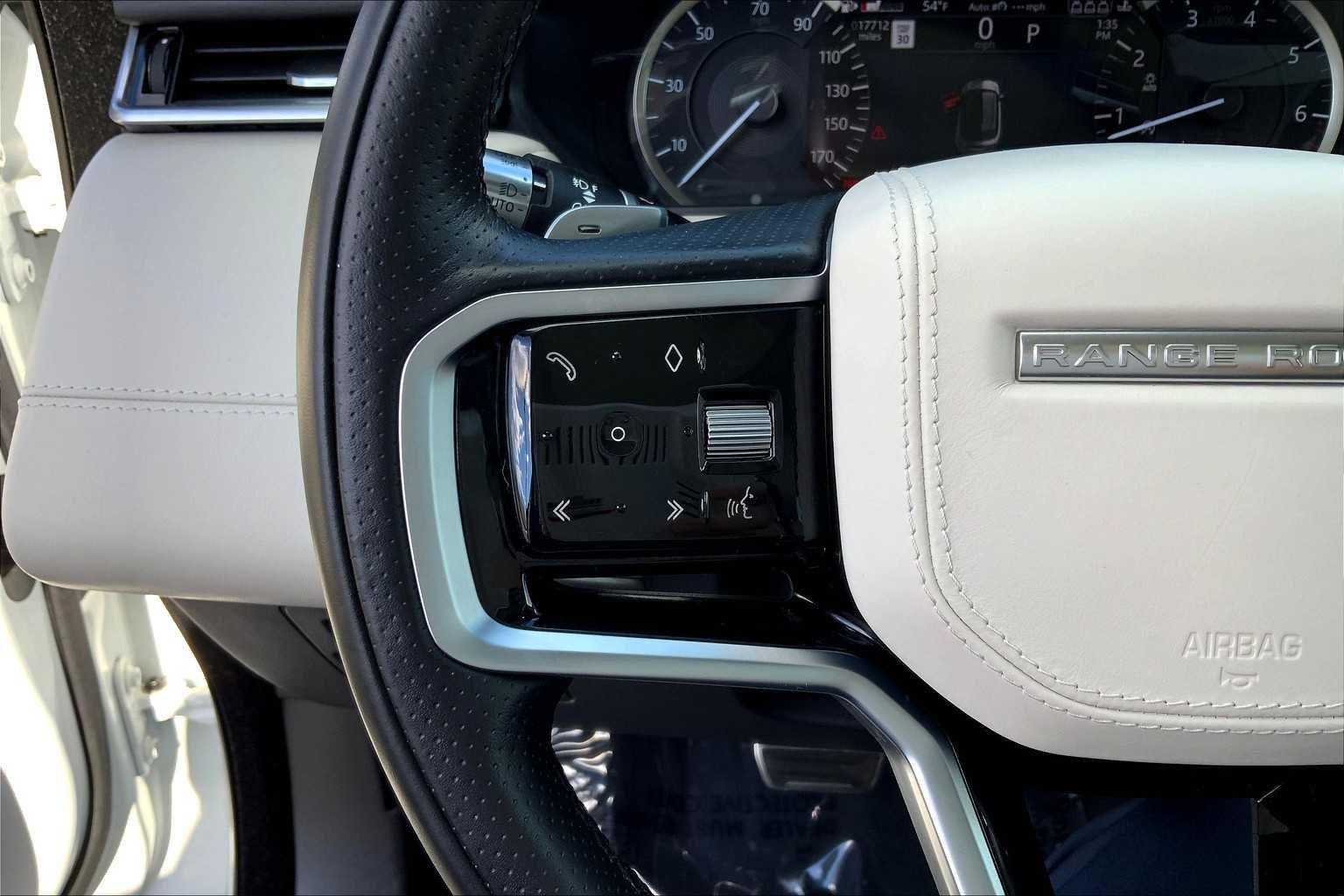 Used 2022 Fuji White Land Rover R-Dynamic S image 23