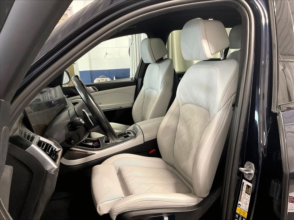 Used 2023 Black BMW xDrive40i image 10