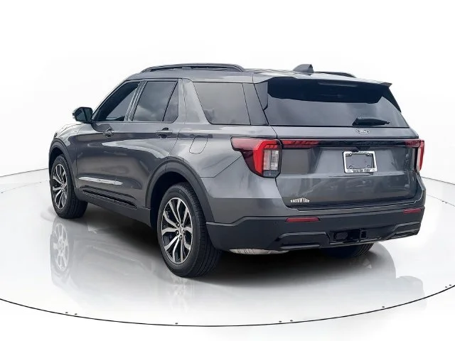 New 2027 Gray Metallic Ford ST-Line image 7