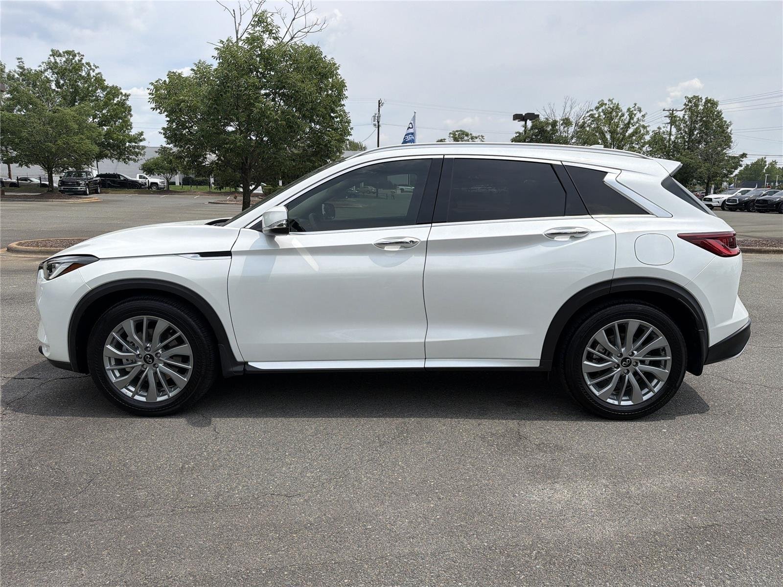 Certified Used 2024 Radiant White INFINITI LUXE image 26
