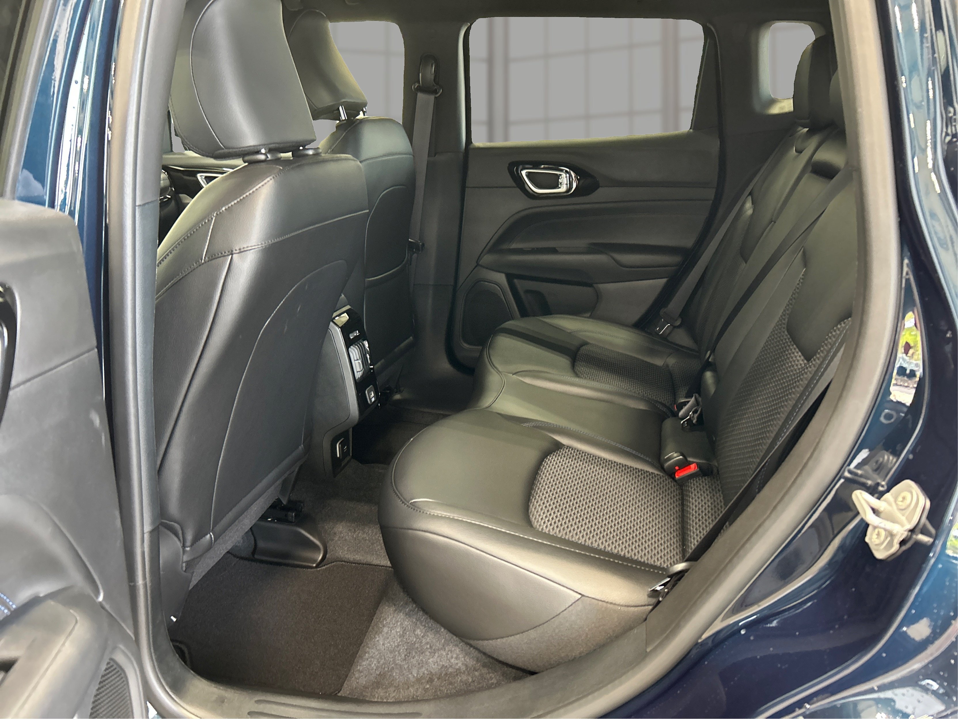 New 2026 Fathom Blue Pearl Coat Jeep Latitude image 10