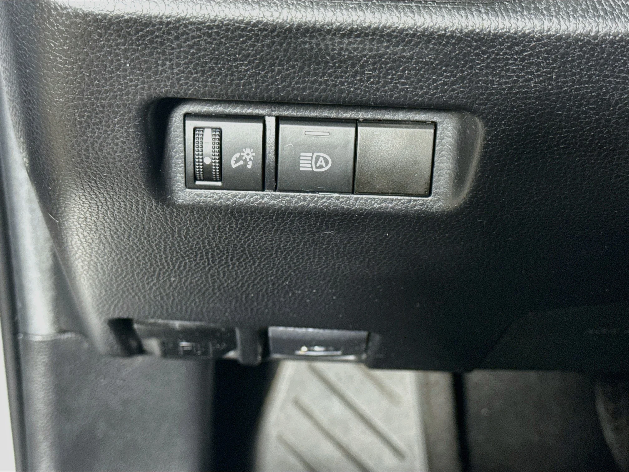 Certified Used 2022 Silver Sky Metallic Toyota LE image 10