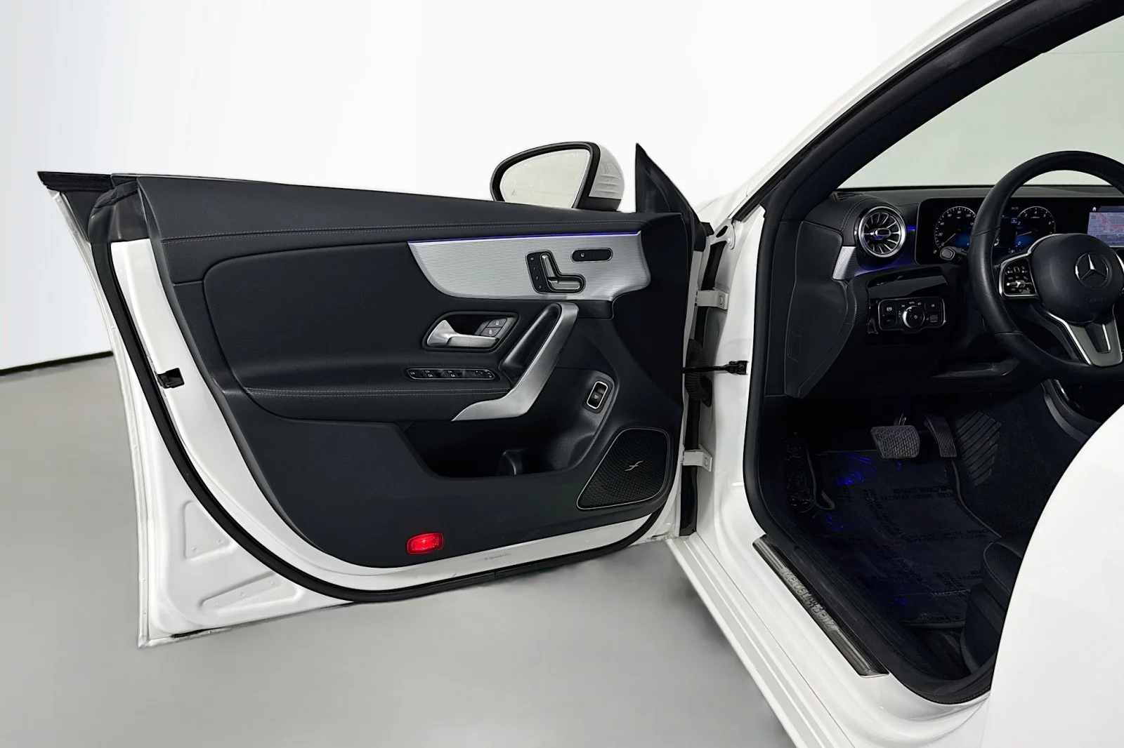 Used 2020 Polar White Mercedes-Benz CLA 250 image 20