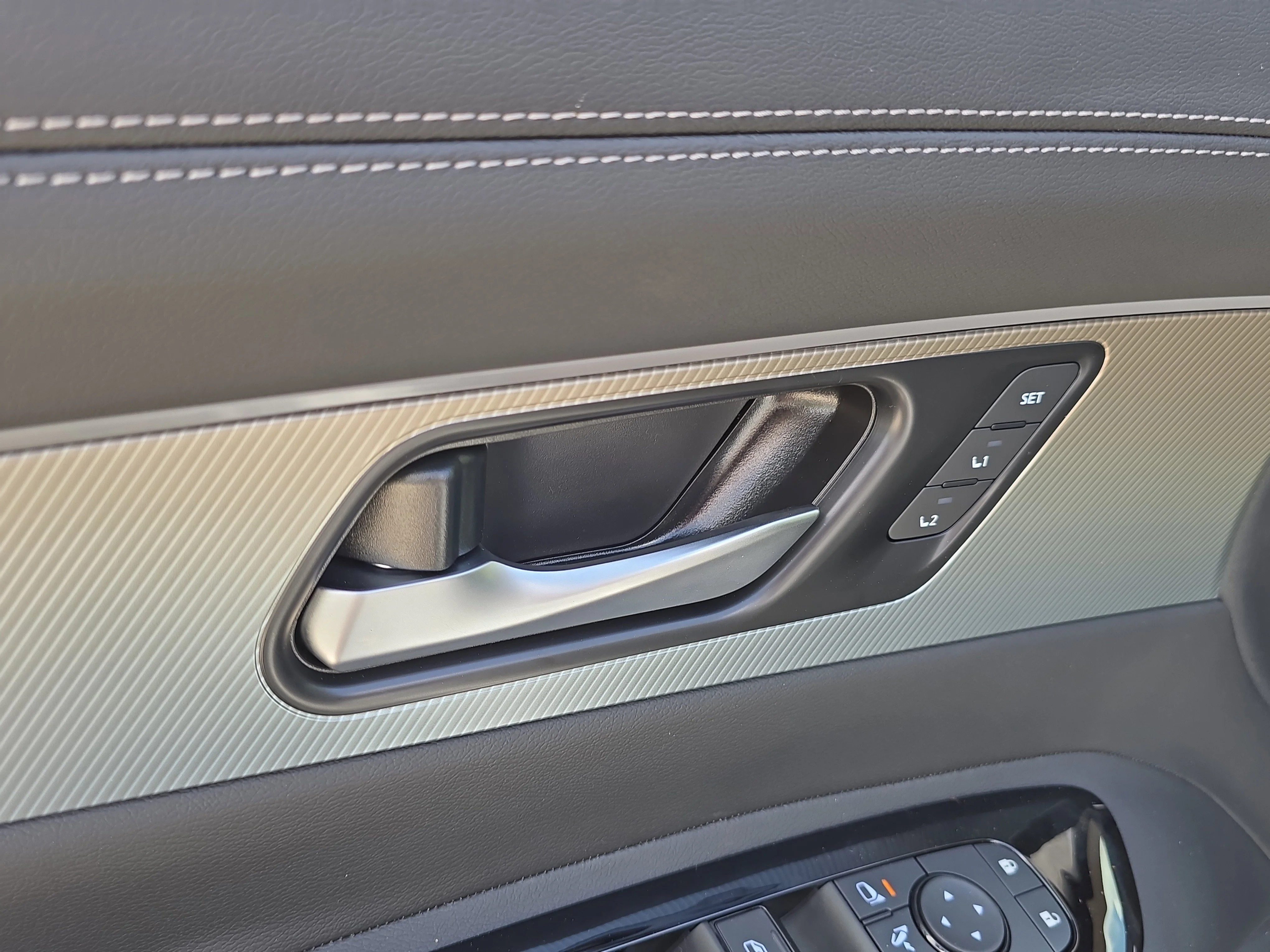 New 2026 Everest White Pearl TriCoat / Super Black Two-tone Nissan Platinum image 19