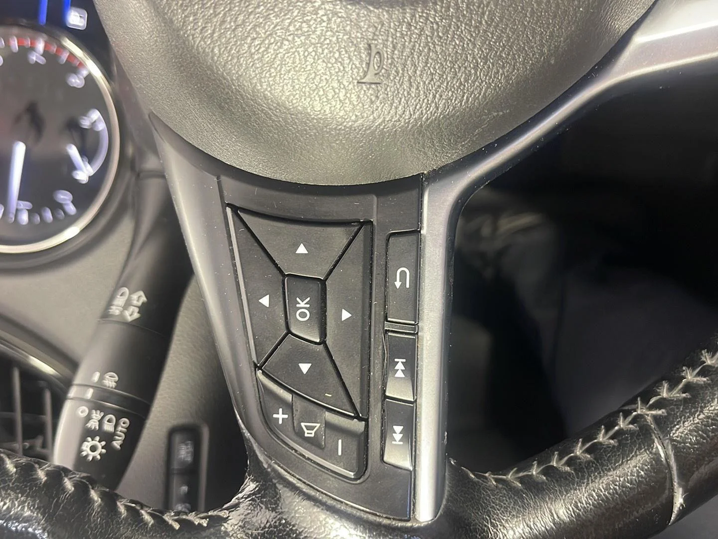 Used 2022 Magnetic Black Pearl Nissan SV image 20