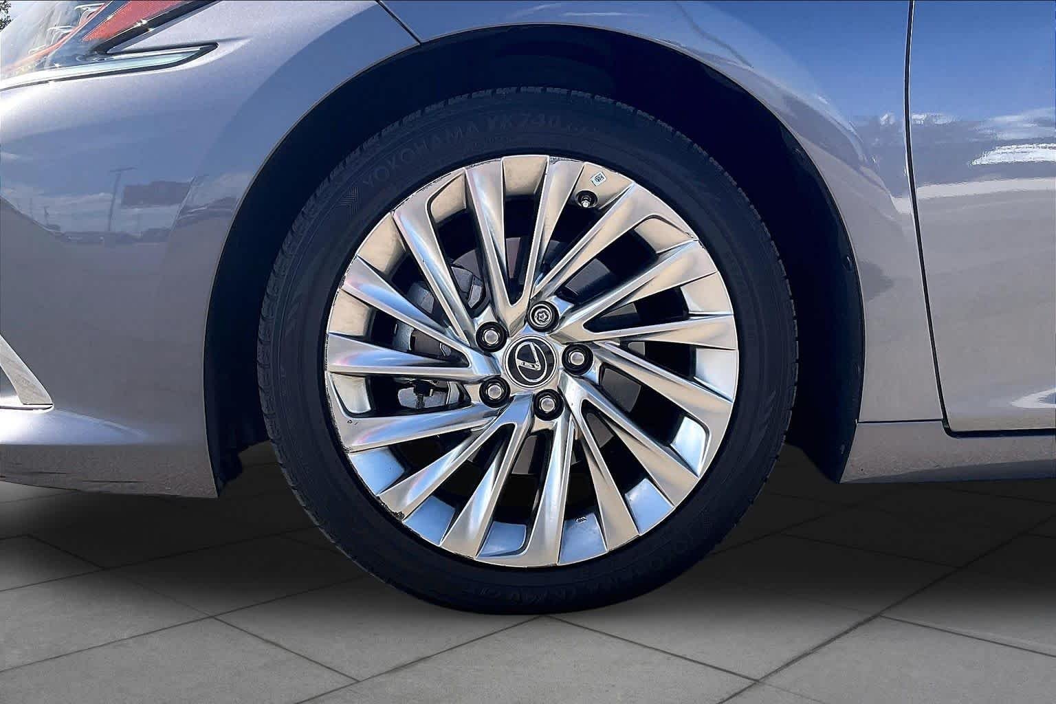 Used 2019 Nebula Gray Pearl Lexus Ultra Luxury image 10