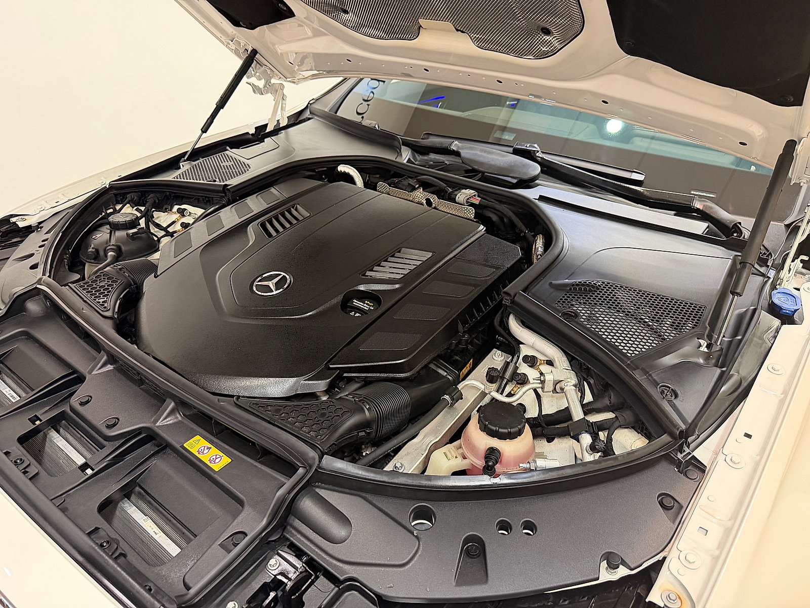 Certified Used 2023 MANUFAKTUR Diamond White Mercedes-Benz 4MATIC® image 27