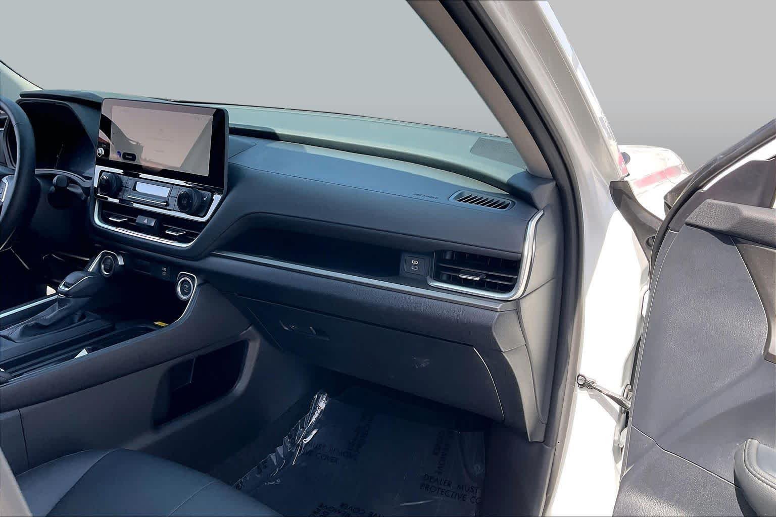Used 2026 Wind Chill Pearl Toyota XLE image 19